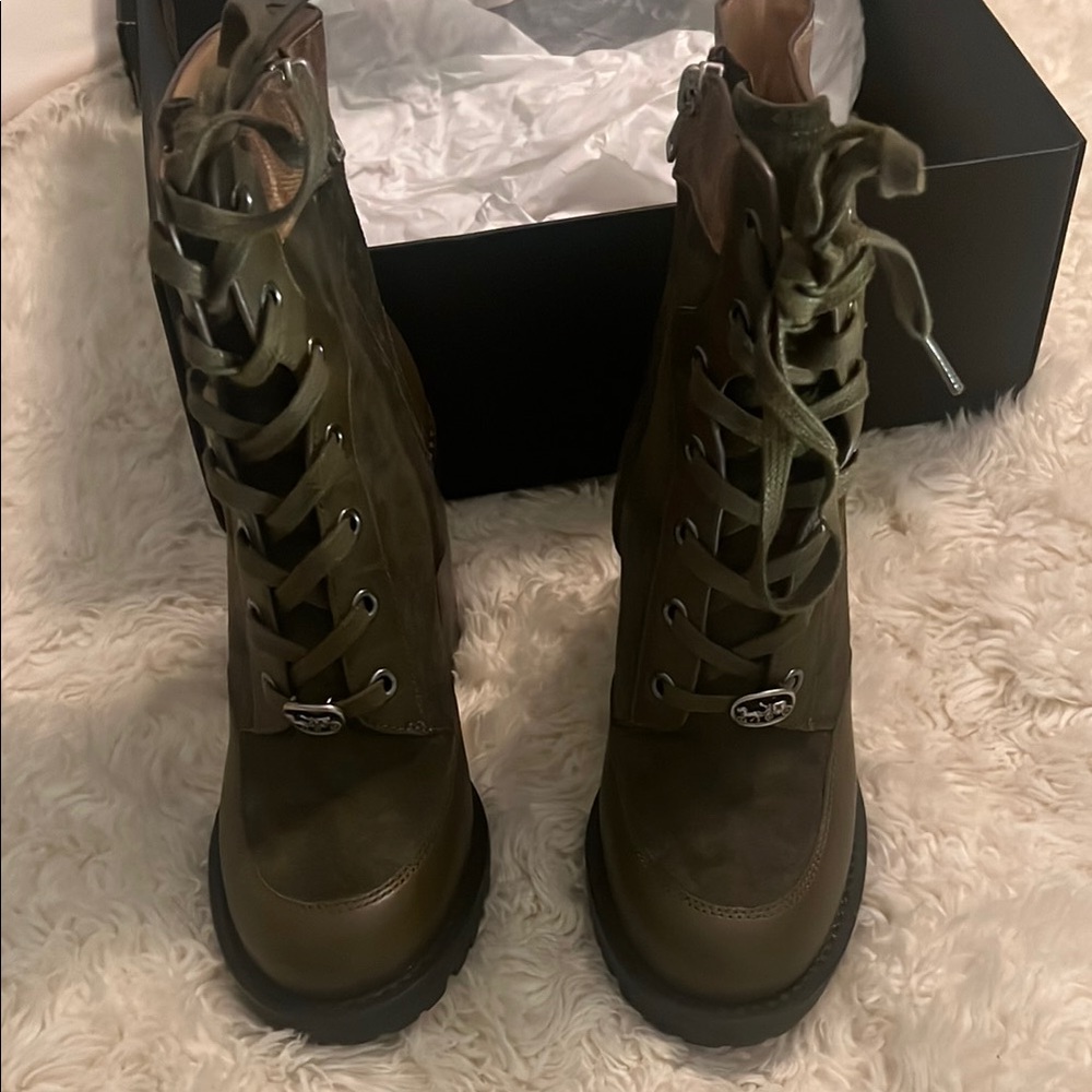 Olive Lace-Up Women's Boots